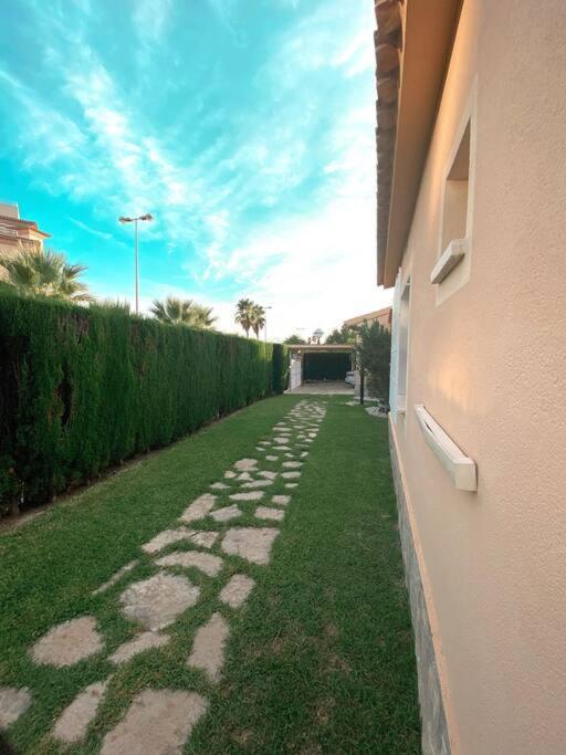 Impresionante Villa Con Piscina - Oliva Nova Exterior photo