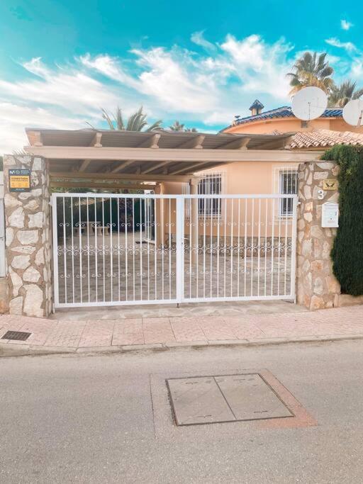 Impresionante Villa Con Piscina - Oliva Nova Exterior photo
